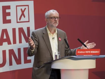 El l&iacute;der laborista brit&aacute;nico, Jeremy Corbyn, miembro del Parlamento, asiste al evento &quot;Vota por la permanencia&quot; en el Museo de Historia de Manchester, Reino Unido, hoy, 21 de junio de 2016. Los brit&aacute;nicos votar&aacute;n si desean permanecer o, por el contrario, dejar la Uni&oacute;n Europea en un refer&eacute;ndum que tendr&aacute; lugar el pr&oacute;ximo 23 de junio. 