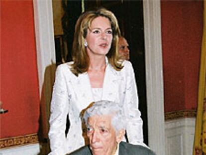 Najeeb E. Halaby junto a su hija, la reina Noor de Jordania.