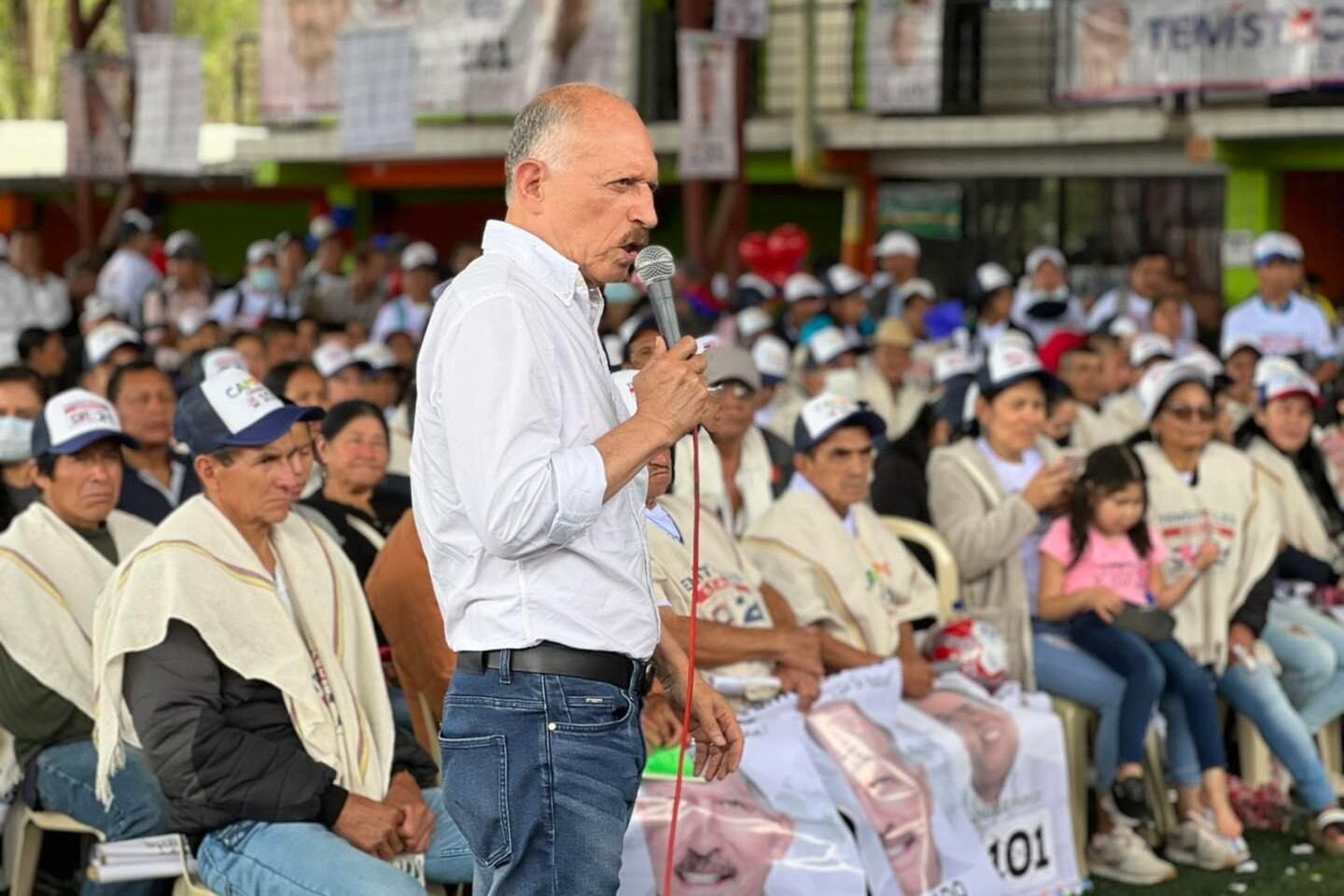 El senador Temístocles Ortega escapa de un atentado en la carretera Panamericana