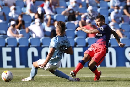 Correa marca su segundo gol ante el Celta este domingo en Balaídos.