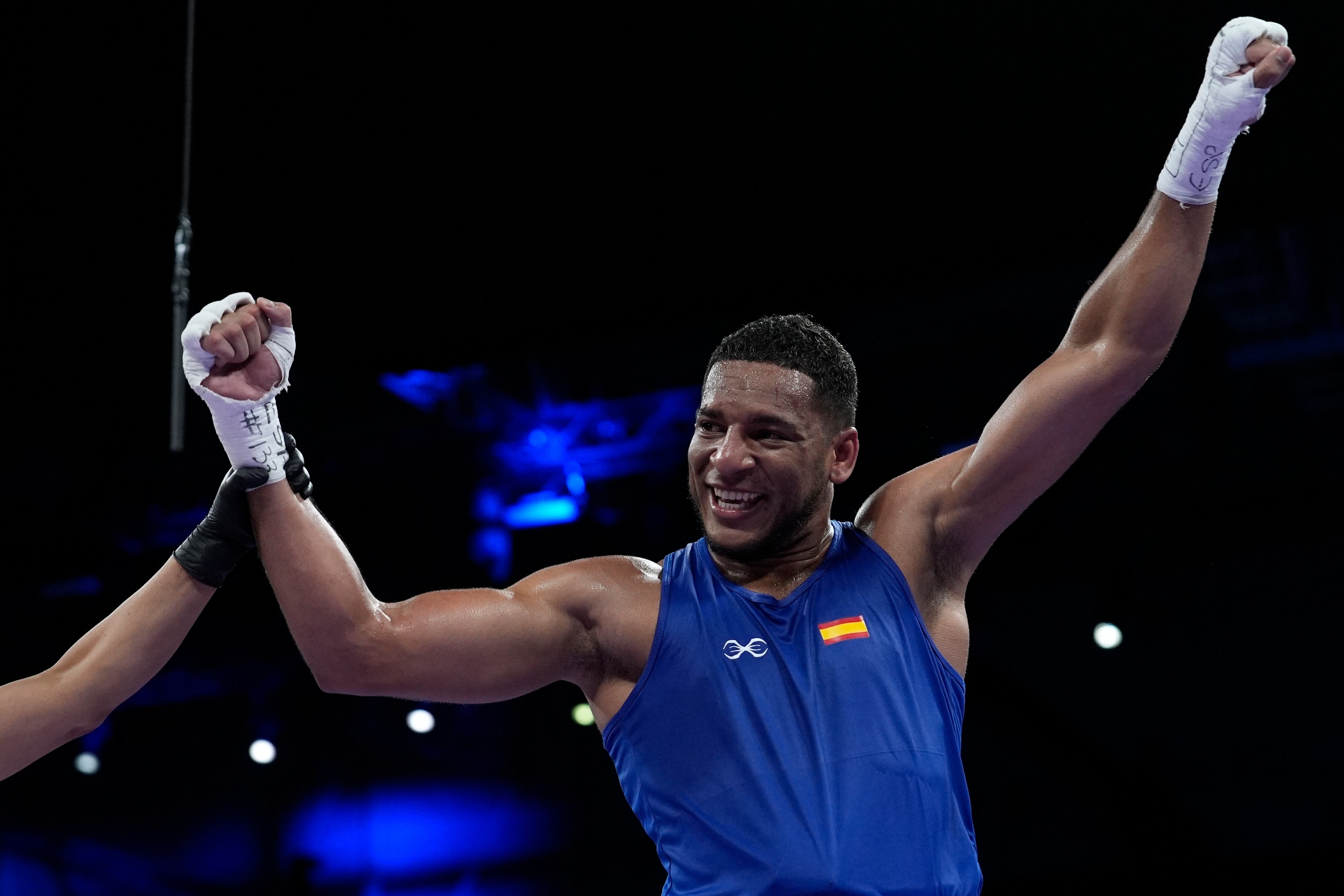 Emmanuel Reyes lleva al boxeo olímpico español a las nubes en París