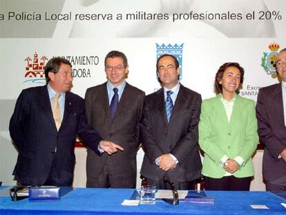 Francisco Vázquez, Alberto Ruiz-Gallardón, José Bono, Rosa Aguilar y Miguel Zerolo, en el acto de ayer.