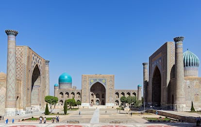 La gran plaza de Registán en Samarcanda.