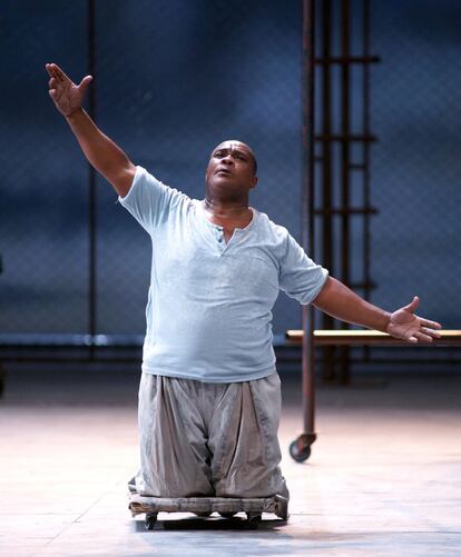 El cantante Xolela Sixaba (Pergy) en la ópera 'Porgy and Bess', de George e Ira Gershwin, interpretada por la Cape Town Opera Company, con dirección musical de Tim Murray, en el Teatro Real.