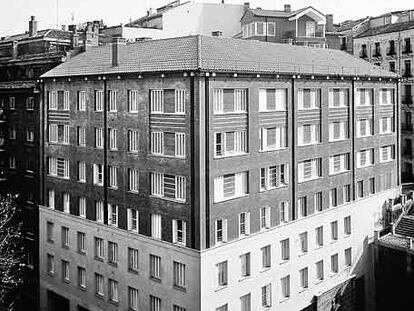 Casa del Pastor, bajo el Viaducto, obra de Asís Cabrero.
