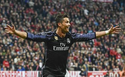 Cristiano Ronaldo celebra un gol contra el Bayern Múnich, en la Allianz Arena.