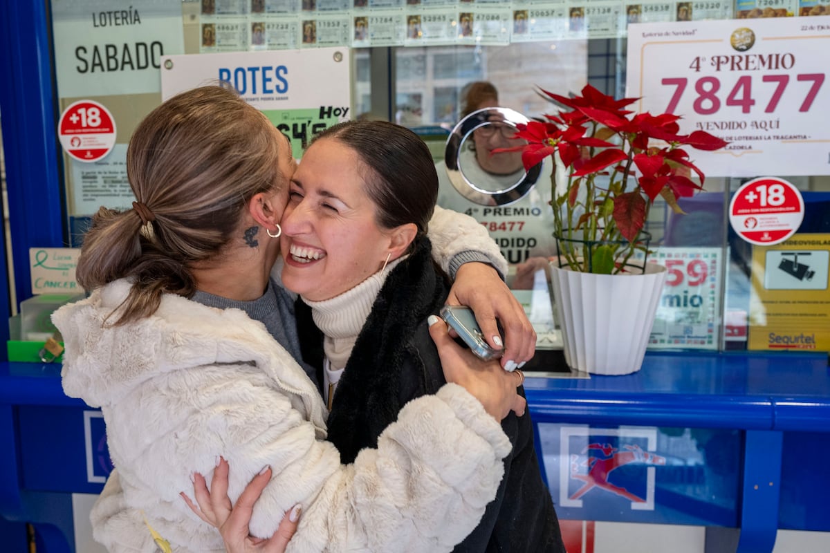Los cuartos y quintos premios reparten alegría por toda España: “Escuchamos voces que decían ‘Navidad, 12, lunes’. Compramos y nos ha tocado”