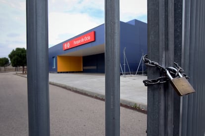 Estación del Cercanías que la Comunidad de Madrid ha suprimido en el Parque Warner en San Martín de la Vega (Madrid)