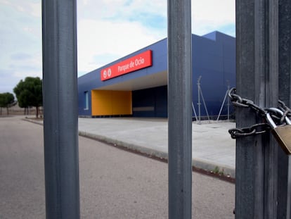 Estación del Cercanías que la Comunidad de Madrid ha suprimido en el Parque Warner en San Martín de la Vega (Madrid)