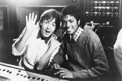 Michael Jackson compró las canciones de los Beatles. Igual no es extraño el enfado de Paul McCartney.