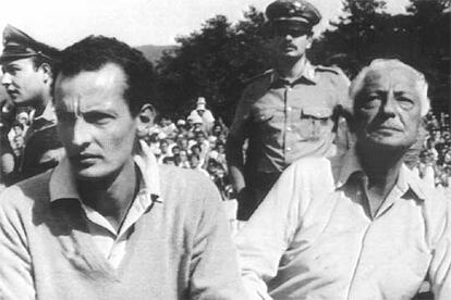 Giovanni Agnelli, el <i>Avvocato</i>, junto a su hijo Edoardo, a la izquierda, que se suicidó hace seis años.