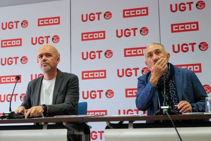 Los secretarios generales de CCOO y UGT, Unai Sordo (i) y Pepe Álvarez.