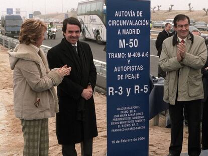 Esperanza Aguirre, José María Aznar, Francisco Álvarez Cascos y Alberto Ruiz-Gallardón, en la inauguración de las radiales R-3 y R-5, en febrero de 2004.