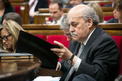 El conseller Andreu Mas-Colell, durant el ple del Parlament.