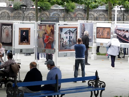 Algunas de las reproducciones de la exposición itinerante del Museo de Bellas Artes de Bilbao que ha comenzado hoy en Ondarroa.