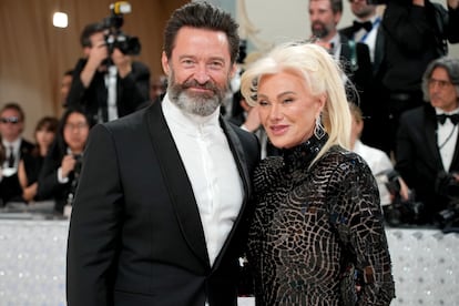 Los intérpretes Hugh Jackman y Deborra-Lee Furnes, el 1 de mayo de 2023, en la gala del Met en Nueva York (Estados Unidos).