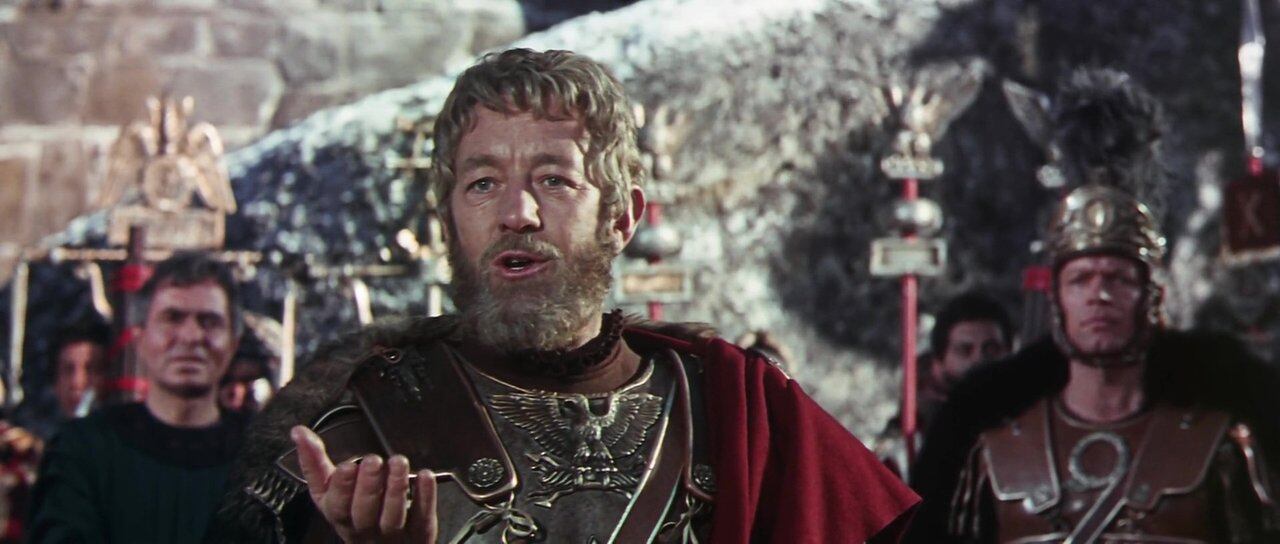 Alec Guiness como Marco Aurelio en 'La caída del imperio romano'.