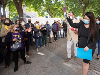 Tamara Carrasco, a su llegada al juicio que ha afrontado por incitación a cometer desórdenes públicos.