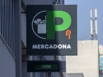 Entrada al aparcamiento de un Mercadona en Matosinhos, localidad ubicada en el distrito de Oporto (Portugal).