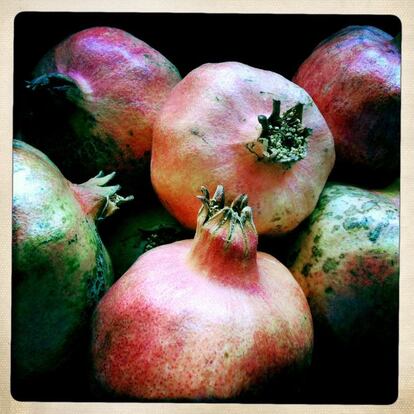 Granadas, frutos del granado. 'Punica granatum'. Es un árbol caducifolio. Originario de Asia Menor y de la cuenca mediterránea.