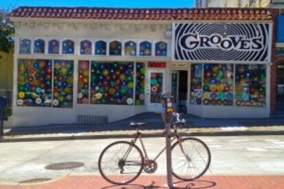 Escaparate de Groove's, tienda de discos en Market Street, en San Francisco.