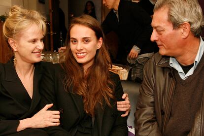 Siri Hustvedt, junto a su hija, Sophie Auster, y su marido, Paul Auster.