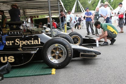 Uno de los coches míticos. El Lotus John Player Special con el que el brasileño Emerson Fittipaldi fue campeón del Mundo de F-1 en 1972. En 1973 compartió equipo con Ronnie Pettersson.