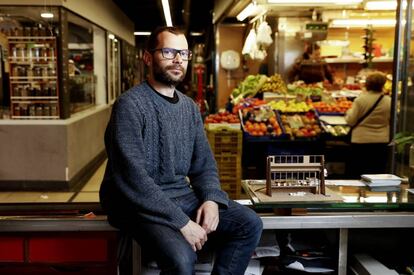 Pablo García Bachiller, uno de los impulsores de Supercoop, un supermercado cooperativista en Lavapiés.