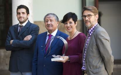 El presidente de la Unió, Sergi Pitarch, con Musa Amer Odeh, Yolanda Álvarez, y Pablo Broseta.