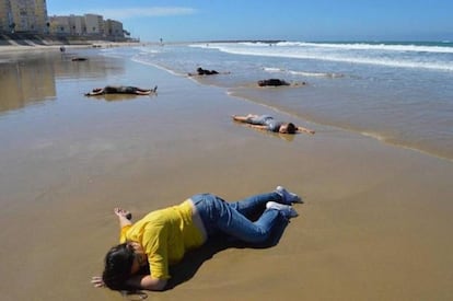 Foto da ‘performance’ organizada por Sara Cantos e José Sánchez Hachero e usada agora para difundir o boato.