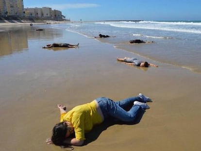 Foto da ‘performance’ organizada por Sara Cantos e José Sánchez Hachero e usada agora para difundir o boato.