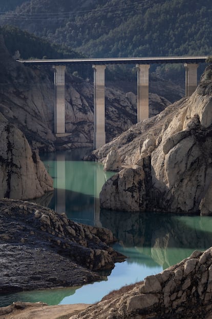 “Es la peor sequía jamás registrada”, ha dicho el 'president' de la Generalitat, Pere Aragonés. En la imagen, vista del embalse de Llosa del Cavall (Lleida), este jueves.