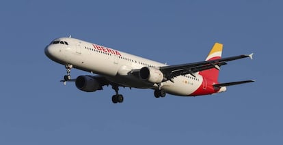 Aeronave de Iberia, despegando en el aeropuerto de Heathrow, en una imagen de archivo.