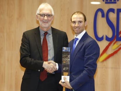 Brian Cookson y Alejandro Valverde, en la entrega de premios. 