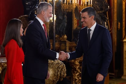 Los reyes Felipe y Letizia reciben al presidente del Gobierno, Pedro Sánchez.