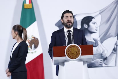 Marath Bolaños habla durante la rueda de prensa matutina de Claudia Sheinbaum, en Ciudad de México.