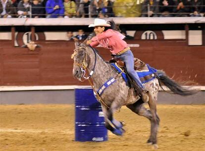 Una de las amazonas que ha participado en el rodeo en Las Ventas.