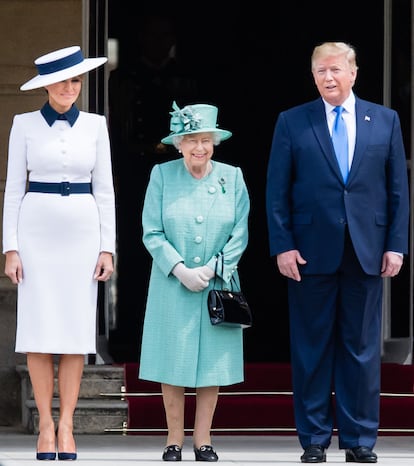 El 'look' que Melania Trump luci en uno de los actos de la visita oficial a Inglaterra.