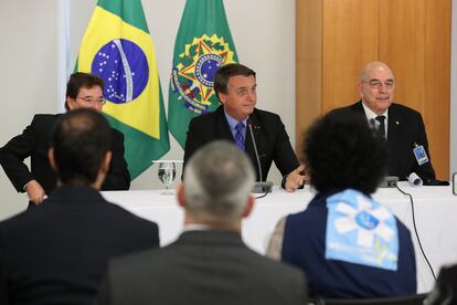 Jair Bolsonaro ao lado de Osmar Terra em encontro com médicos defensores da cloroquina, em setembro de 2020