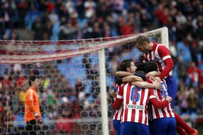 Los jugadores del Atl&eacute;tico celebran el segundo gol