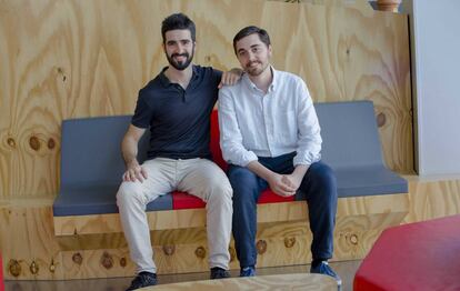 Santiago Ruiz (izquierda) y Alfredo Azabal, socios de UpDevices.