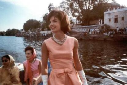 Jackie Kennedy en India con un diseño de Oleg Cassini.