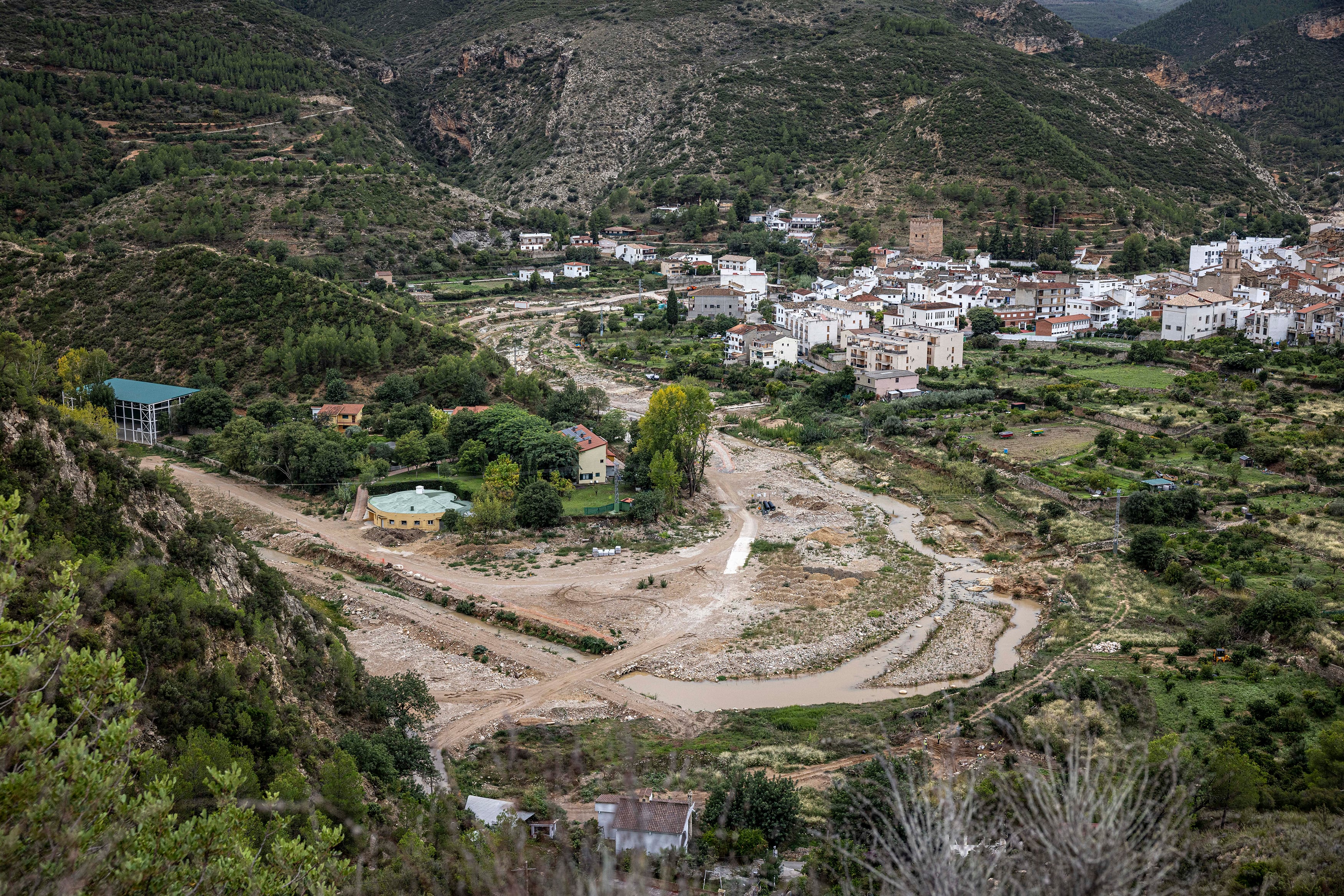 Vista de Soto de Chera un año después de la dana. 