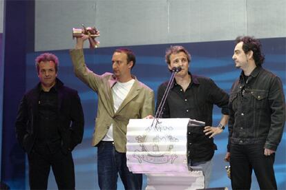 El veterano grupo madrileño recogió el Premio a la Mejor Gira, que han obtenido junto al El Canto del Loco. David Summers ha recordando lo "divertido" que fue el tour y ha dado gracias a los fans que "compran nuestros discos legales, que vienen a los conciertos y que hacen de este juego un trabajo muy digno y bonito.