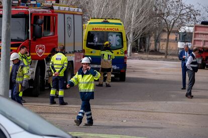 Bomberos y sanitarios, en la zona del suceso.