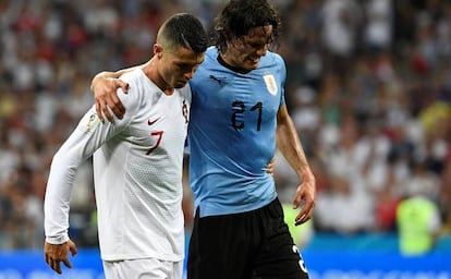 Cristiano Ronaldo y Edinson Cavani en el partido Uruguay-Portugal celebrado en Sochi (Rusia) el 30 de junio de 2018.