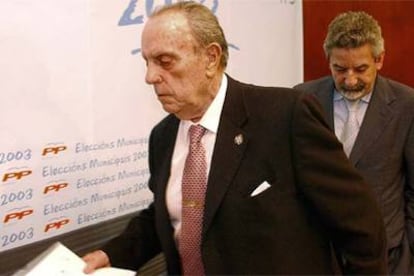 Manuel Fraga y Xesús Palmou, durante la campaña de las elecciones municipales.