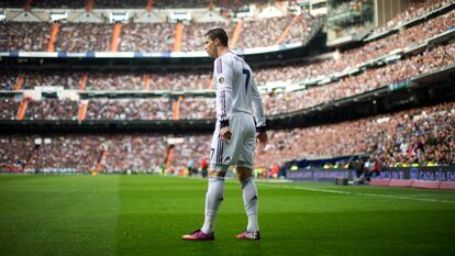 Cristiano Ronaldo em duelo contra o Barcelona no Santiago Bernabéu, no dia 2 de março de 2013.