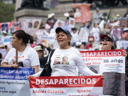 Familiares de personas desaparecidas marchan en Ciudad de México
