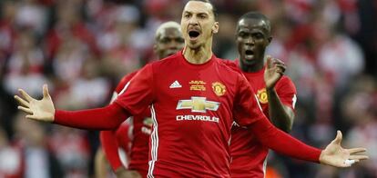 Ibrahimovic, en un partido con el United.